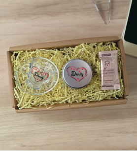BK Gift Kişiye Özel İsimli DTF Cam Kahve Fincanı & Türk Kahvesi & Gümüş Metal Kutuda Kokulu Mum Hediye Seti-4, Arkadaşa Hediye, Sevgiliye Hediye, Doğum Günü Hediyesi