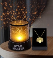 Kişiye Özel Melek Kanatlı Kolye & Star Master Yıldız Yansımalı Gece Lambası Hediye Seti