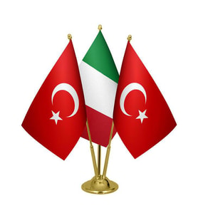 Masa Üstü İtalya Bayrağı Türk Bayrağı Üçlü Pirinç Direk Masa Bayrak Seti