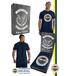 Fenerbahçe Orijinal Lisanslı Kabartma Logo Lacivert Tribün T-Shirt Kişiye Özel Hediyelik Ahşap Kutulu