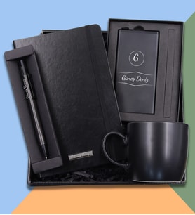 Kişiye Özel Siyah Defter & 10.000 Mah Siyah Renk Powerbank & Siyah Mat Kupa & Gri Renk Tükenmez Kalem Hediye Seti