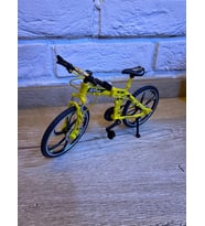 Bisiklet Severlere Özel Metal Mini Bisiklet Oyuncak - Hareketli Pedal ve Tekerlekli Dekoratif Bisiklet Maketi-1:10 Ölçekli Diecast Oyuncak & Masa Üstü Dekoratif Obje (Kırmızı / Mavi / Sarı)