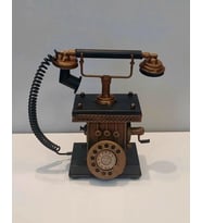 NOSTALJİK GÖRÜNÜMLÜ DEKORATİF METAL TELEFON AHİZELİ KUMBARALI