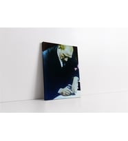 Atatürk İmza Atarken