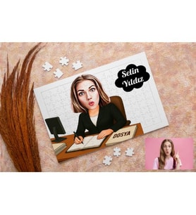Memur Kadın Masa Başı İş Yapan Karikatürlü Kişiye Özel Puzzle