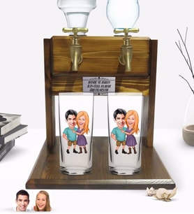 BK Gift Kişiye Özel Sevgililer Tasarımlı İkili Rakı Bardağı ve Çift Musluklu Doğal Ahşap Rakı Standı-80 (Model 1)