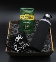 Sevgililer Gününe Özel H2O Kılıflı Cam Suluk& Kişiye Özel Tasarımlı Siyah Kupa & Jacobs Filtre Kahve Hediye Seti (Model 1)