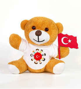 23 Nisan Özel Tasarım Tişörtlü & Elinde Türk Bayraklı Sevimli Ayıcık (Model 1)