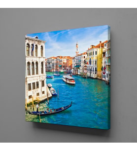 RENKLİ EVLER ARASINDAN NEHİR AKINTISI KANVAS TABLO 160x160cm