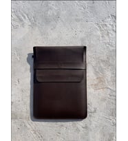 Kişiye Özel İsimli Laptop Kılıfı MacBook Pro Air  13’ 14’ 15' inç Notebook Vegan Suni Deri Çanta (Kahverengi)