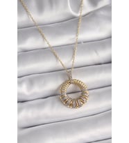 316L Çelik Gold Renk Zincir Gümüş Zirkon Taşlı Daire Model Kadın Kolye TJ-BKO9481