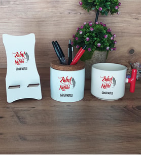 Zabıt Katibi Hediye Sepeti Kupa Bardak T Kulplu, Kalemlik ve Ahşap Telefon Standı Zabıt Katibine Hediye (Model 1)
