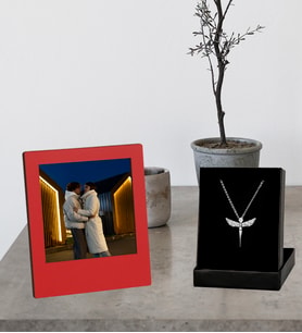 Kİşiye Özel Fotoğraflı Kırmızı Ahşap Çerçeve Ve Melek Kolye Set