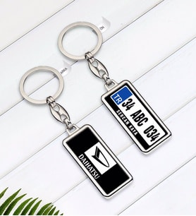 BK Gift Kişiye Özel Plakalı Daihatsu Logolu Çift Taraflı Gümüş Krom Anahtarlık-1