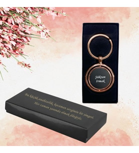 KİŞİYE ÖZEL KUTULU FÜME VEYA ROSE RENK METAL ANAHTARLIK