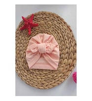Düz Renk Fiyonklu Bebek Bonesi Set (Somon)