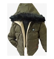 Erkek Çocuk Mont Asker Yeşili 10 yaş(30-35 kg) 11 yaş(35-40 kg)12 yaş(40-45 kg)13 yaş(45-50 kg)14 yaş(50-55kg)