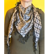 ÇİFT TARAFLI DESENLİ PÜSKÜLLÜ DÖKÜMLÜ KUMAŞ FULAR BANDANA ŞAL 155X55 CM