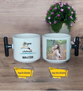 Kadın Yüzme Antrenörü Kupa Bardak Fotoğraflı T Siyah Kulplu Kadın Yüzme Antrenörüne Hediye