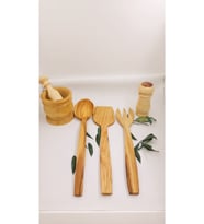Sağlam ve şık 5'li ahşap mutfak seti: kaşık, spatula, çatal, tuzluk, havan
