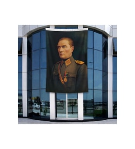 Üniformalı Gazi Mustafa Kemal Atatürk Poster Bayrak Raşel Kumal 4x6 metre ATA9
