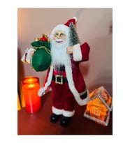 Yılbaşı Süsü: Noel Baba 45 Cm Hediye Çuval ve Çam Ağacı Aksesuarı