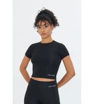 Lesa Wear Soft Touch Bedene Oturan Spor Crop T-Shirt Short Fitted (Siyah)