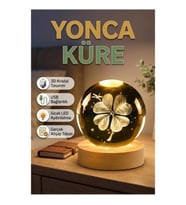 Yonca Figürlü Kristal Cam Küre USB Masa Gece Lambası – Ahşap Tabanlı Dekoratif LED Aydınlatma