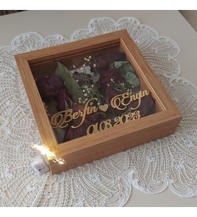 20x20x5 cm Bambu İsimli Ledli Anı Çerçevesi! Yeni Moda Çiçek Anı Çerçevesi!
