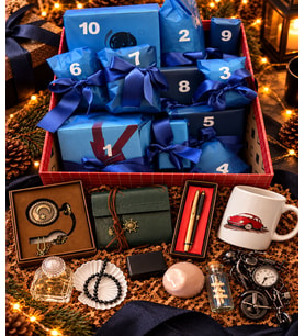 Erkeğe Özel Advent Calendar Hediye Kutusu – Kupa, Kalem Seti, Defter, Köstekli Saat, Mum ve Motosiklet Figürlü Saat