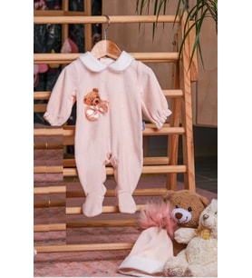 TAŞLI FİYONKLU AYI BASKILI ŞAPKALI BEBE KIZ TULUM