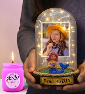 Kişiye Özel Fotoğraflı & Yazılı Led Işıklı Fanus ve Kokulu Mum (Deniz Kızı Biblolu)