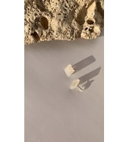 Sedefli Beyaz Renkli Küçük Kare Şekil Gold Aksesuarlı Epoksi Küpe El Yapımı Hediyelik