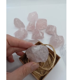 PARÇA PEMBE KUVARS TAŞI BİBLO/ PARÇA DOĞALTAŞ BİBLO (40-60 gr) Adet fiyatıdır.