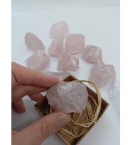 PARÇA PEMBE KUVARS TAŞI BİBLO/ PARÇA DOĞALTAŞ BİBLO (40-60 gr) Adet fiyatıdır.