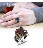 Baget Kesim Kırmızı Zirkon Taşlı Yanları Gotik Süslemeli 925 Ayar Gümüş Erkek Yüzük (Çok Renkli)