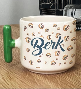 Kişiye Özel Tembel Hayvan Sloth Desenli Hediye T Kupa Bardak İsimli İsim Yazılı (Yeşil)