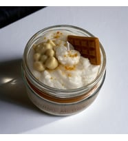 Studio Moon's Vanilya Kokulu Karamel Cupcake Mum %100 Doğal Soya Wax Mumu