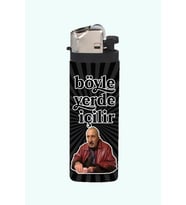Üvey Baba Halil Güneşli "Böyle Yerde İçilir" Kaplamalı Gazlı Çakmak