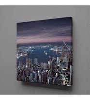 BİNALAR ARASINDAKİ DENİZ MANZARASI KANVAS TABLO 50x50cm (Karışık)