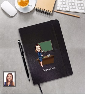 Kişiye Özel Öğretmen Karikatürlü  Siyah Defter Kalem Hediye Seti Bayan-18