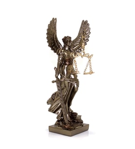 Dekoratif Kanatlı Themis Adalet Kadını Heykeli Biblo