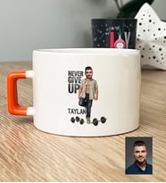 Kişiye Özel Karikatürlü Never Give Up Motivasyon Lüks Fincan Doğum Günü Hediyesi