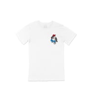 Oynayan Panda Cep Logo Tasarımlı Beyaz Tişört