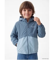 LCW Kids İndigo Kapüşonlu Baskılı Erkek Çocuk Yağmurluk