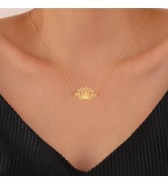 Kişiye Özel 925 Ayar Gümüş Zarif Lotus Meditasyon Kolye (Gold)
