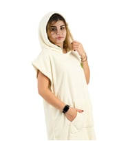 Unisex Welsoft Panço Havlu – Yumuşak, Cepli ve Kapüşonlu Tasarım (Krem)