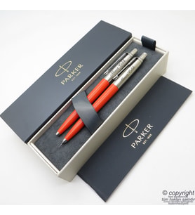 Parker Jotter Original Turuncu Tükenmez Kalem + 0.5 Versatil (uçlu) Kalem Set  İsme Özel Kalem  Hediyelik Kalem
