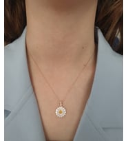 kişiye özel isim yazılabilen açılabilir papatya model bayan gümüş kolye (Rose)