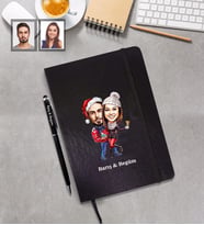 Kişiye Özel Yılbaşı Sevgili Karikatürlü Siyah Defter Kalem Hediye Seti Model-4